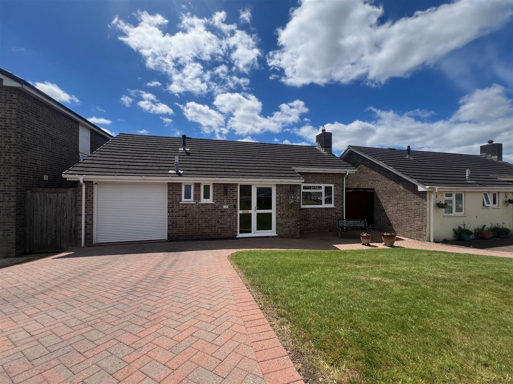 Property photo 1 of 32 Plymtree Drive, Plympton, Plymouth Pl7 4LX