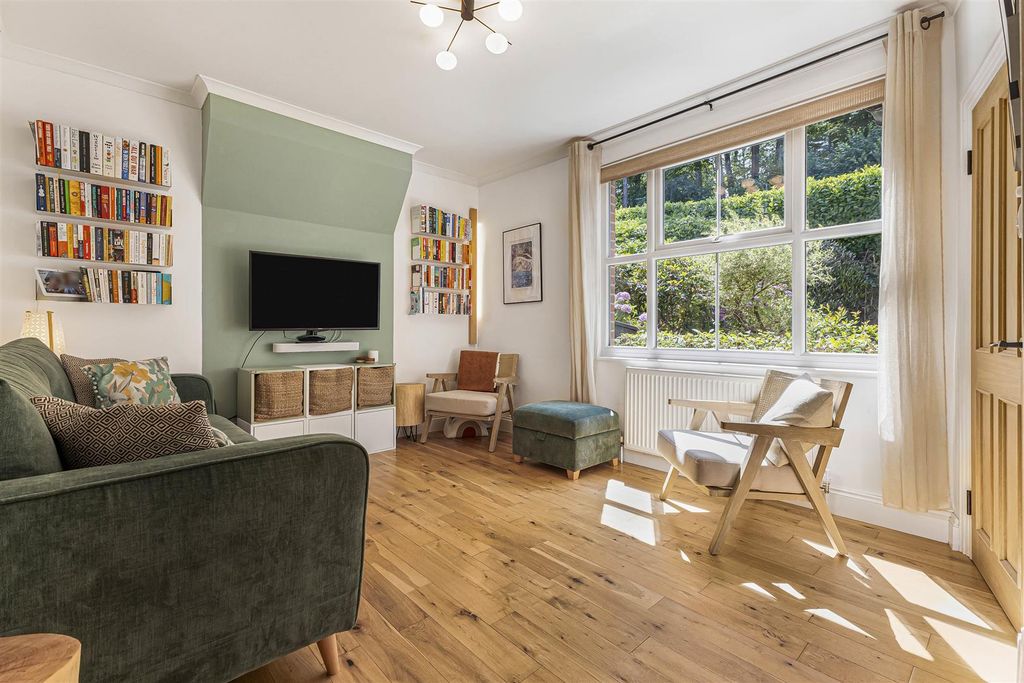 Property photo 2 of 18 Sitting Room