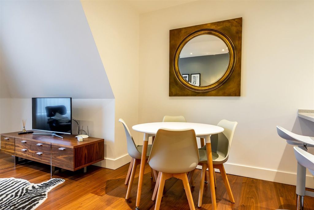 Property photo 3 of 19 Castle Chambers_26-4.Jpg