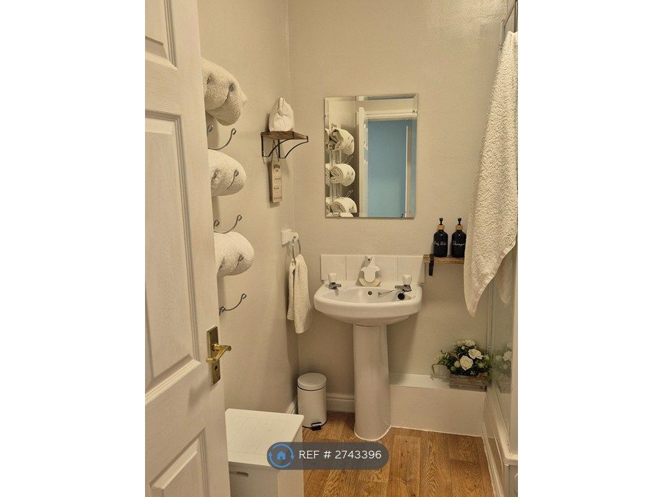 Property photo 3 of 12 Ensuite