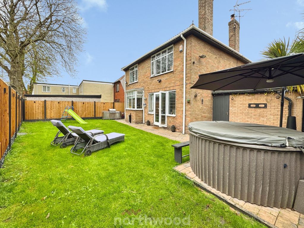 Property photo 2 of 27