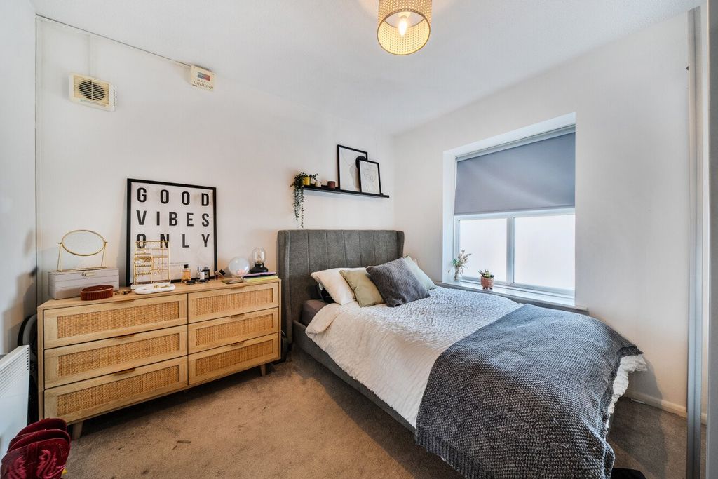 Property photo 3 of 9 Picture No. 21