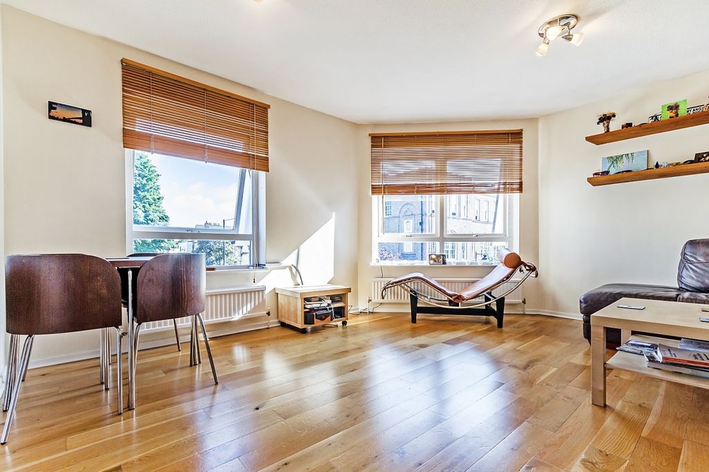 Property photo 1 of 8 Large 2 Bedroom F...