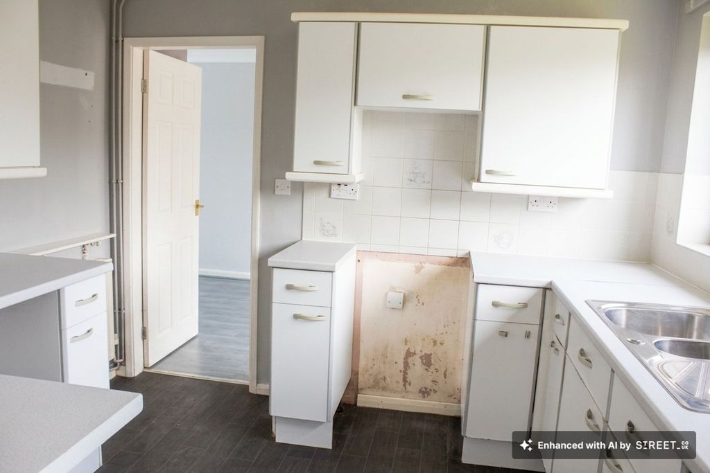 Property photo 3 of 13 Kitchen