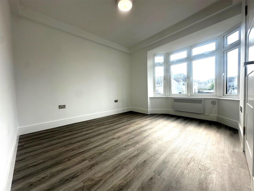 Property photo 2 of 5 Coopers Estate Agents