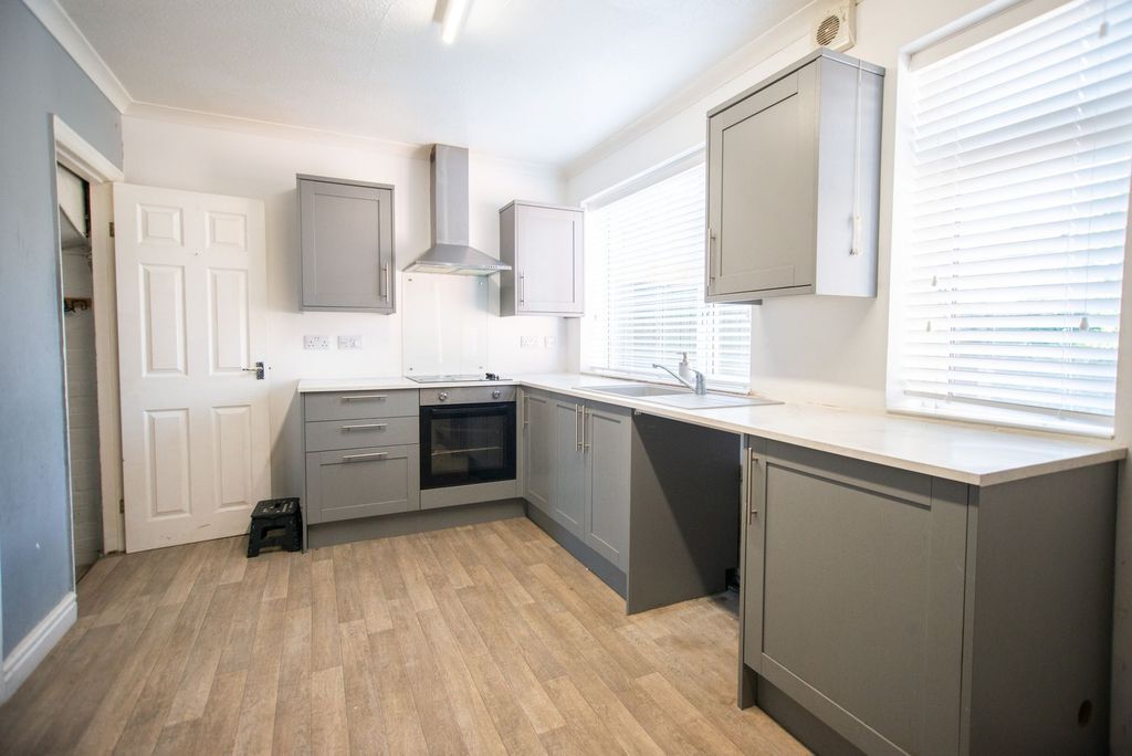 Property photo 2 of 18 Kitchen