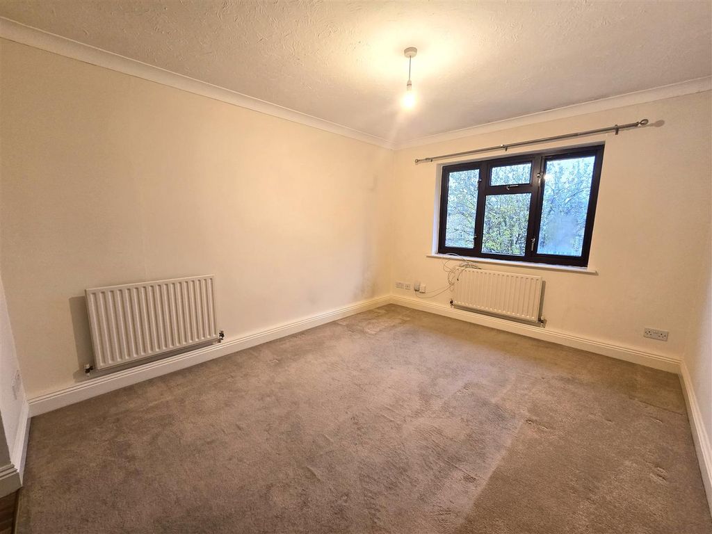 Property photo 2 of 5 1000106359.Jpg