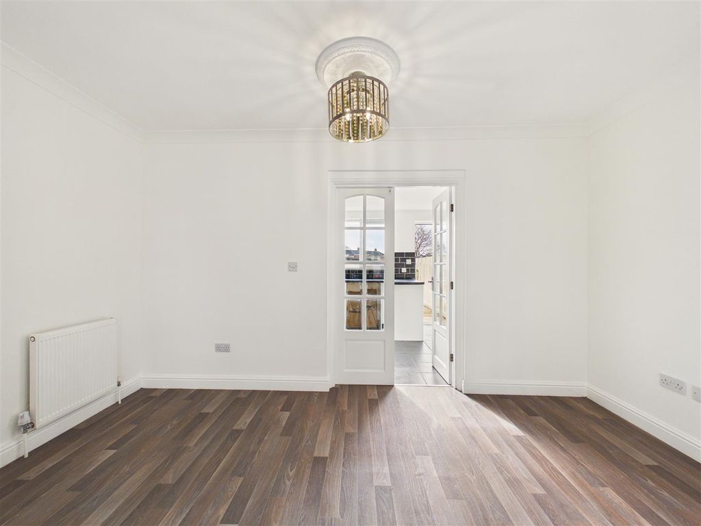 Property photo 3 of 11 Cam05193G0-Pr0137-Still002.Jpg