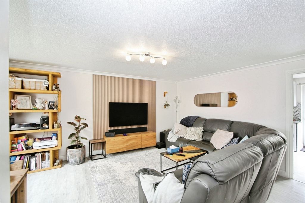 Property photo 2 of 21