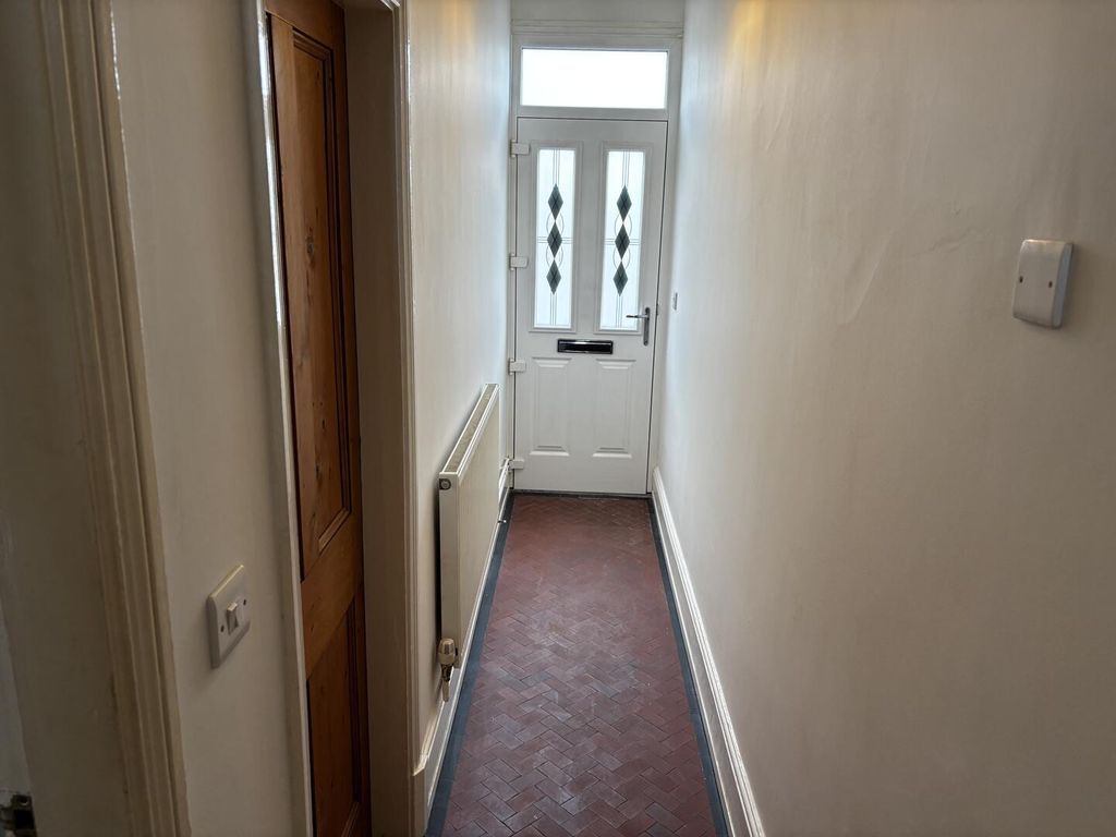 Property photo 2 of 18 Hallway