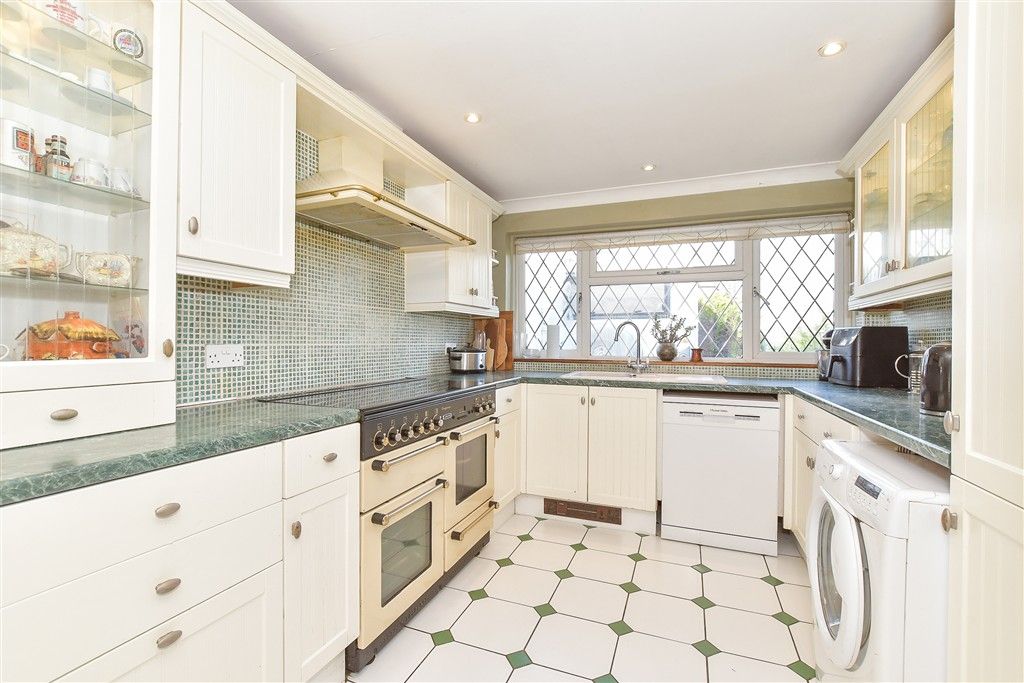 Property photo 3 of 12 Kitchen