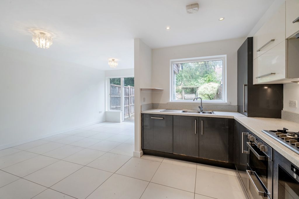 Property photo 3 of 13 1348137-11-68B81B...