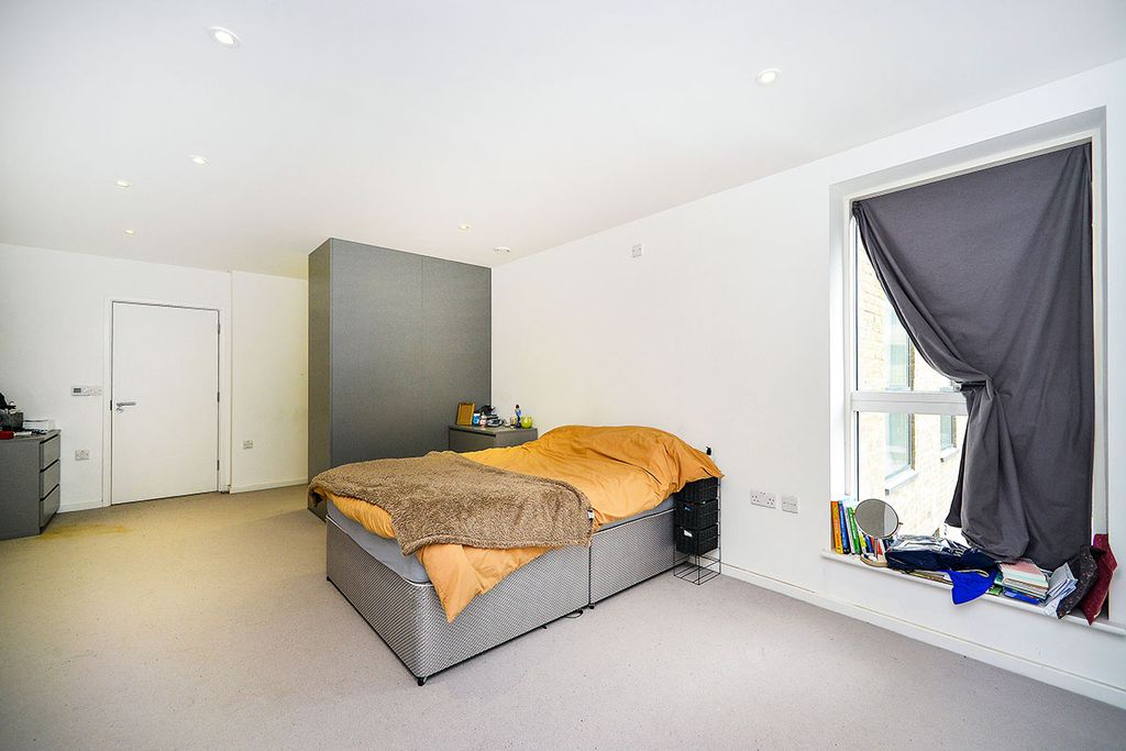 Property photo 3 of 8 Bedroom 1