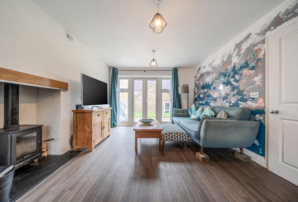 Property photo 1 of 20 1408381-19-698De6...