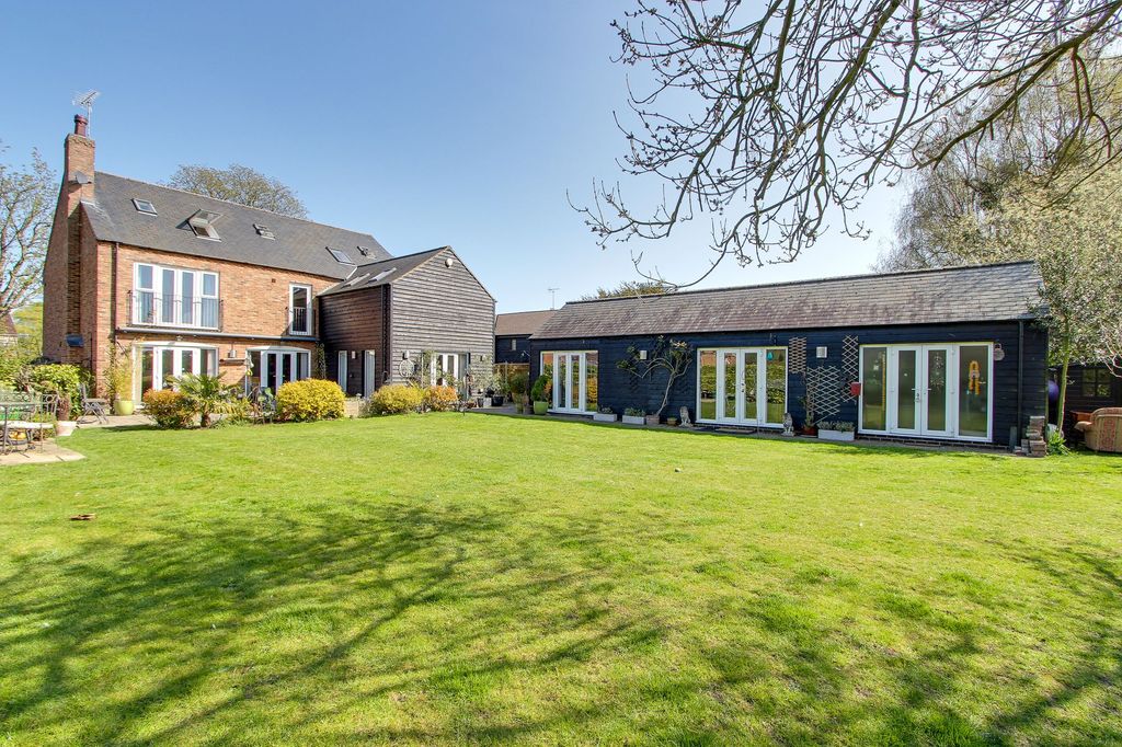 Property photo 1 of 64