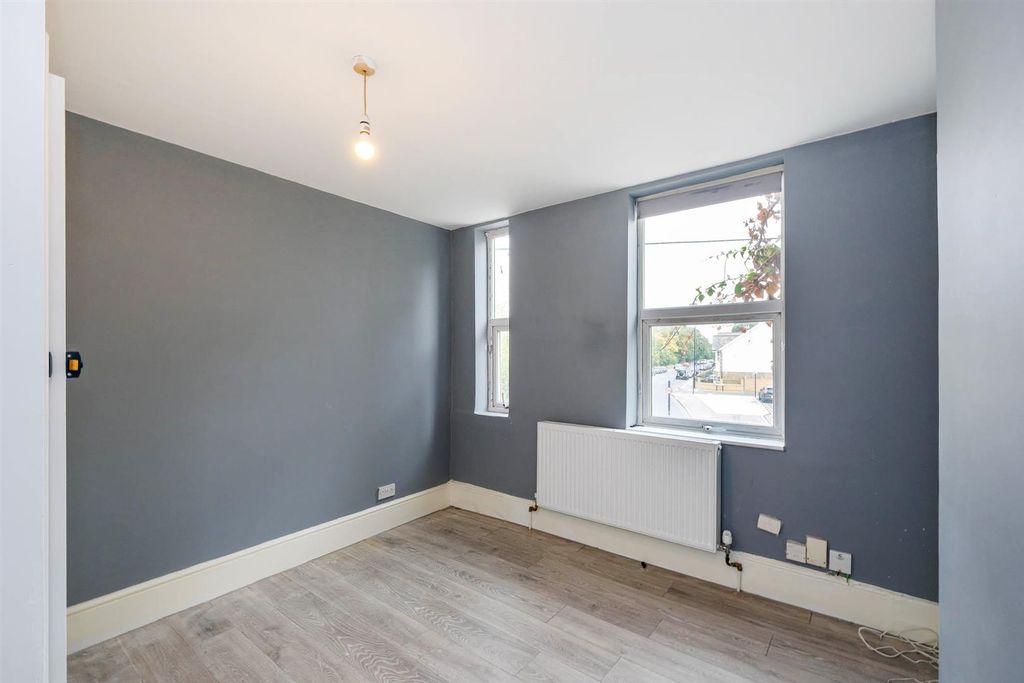 Property photo 3 of 14 65 Woodford Road-2.Jpg