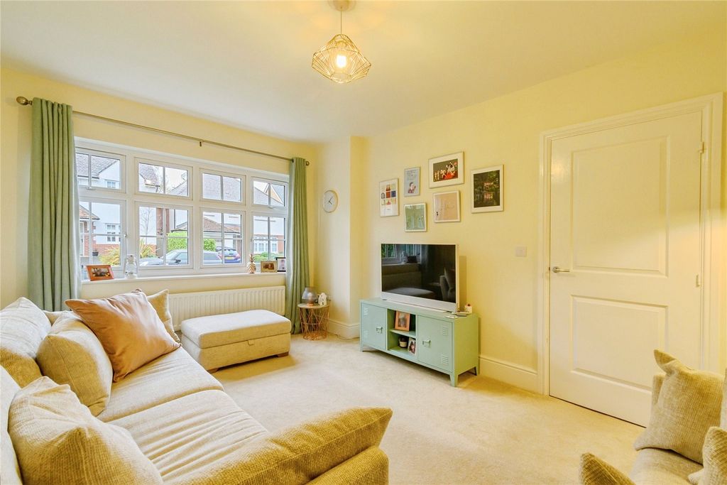 Property photo 2 of 21 Living Room