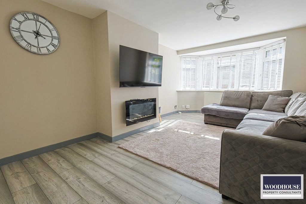Property photo 2 of 23