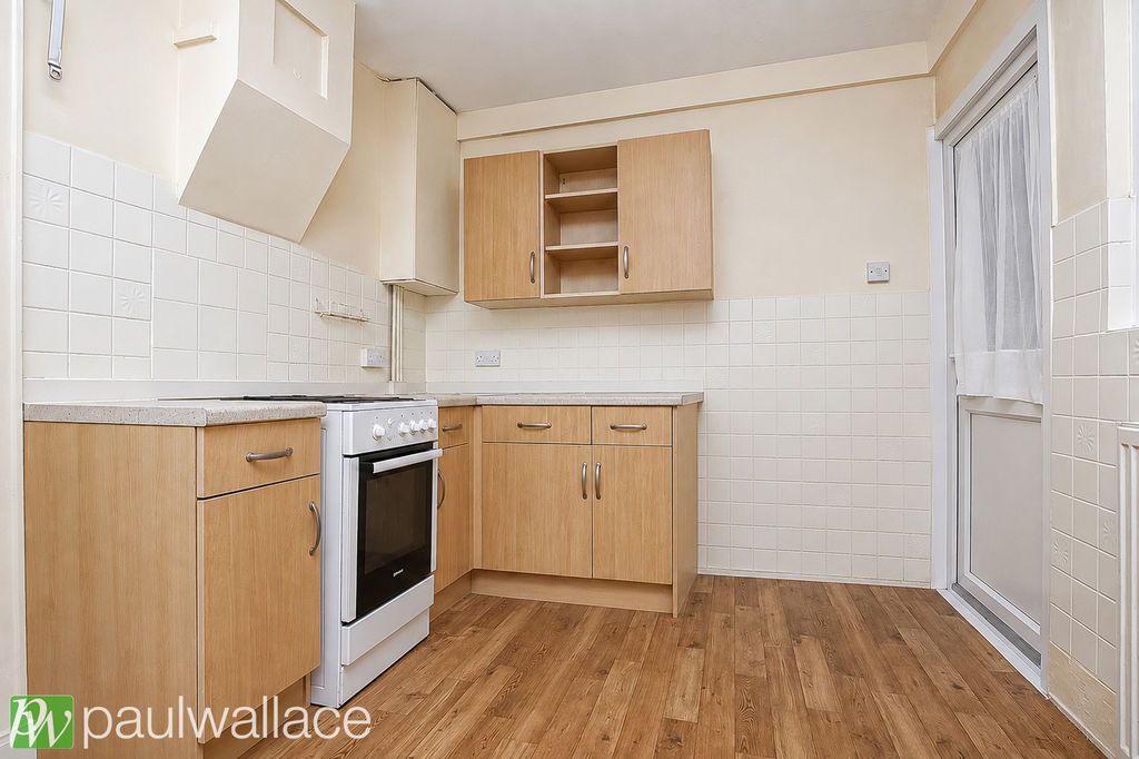 Property photo 3 of 8 Kitchen