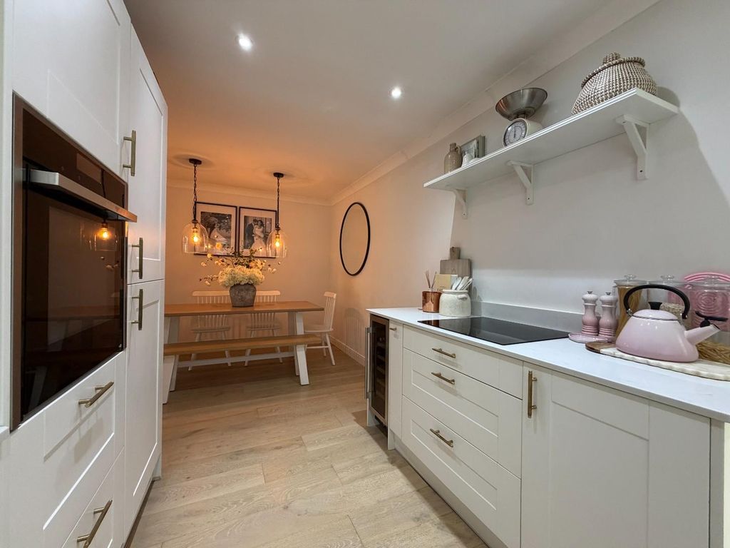 Property photo 3 of 15 Kitchen