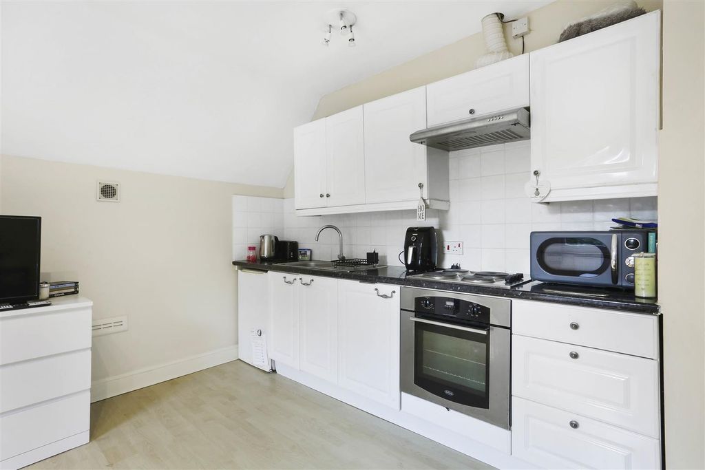 Property photo 2 of 9 1322501394 - 4.Jpg