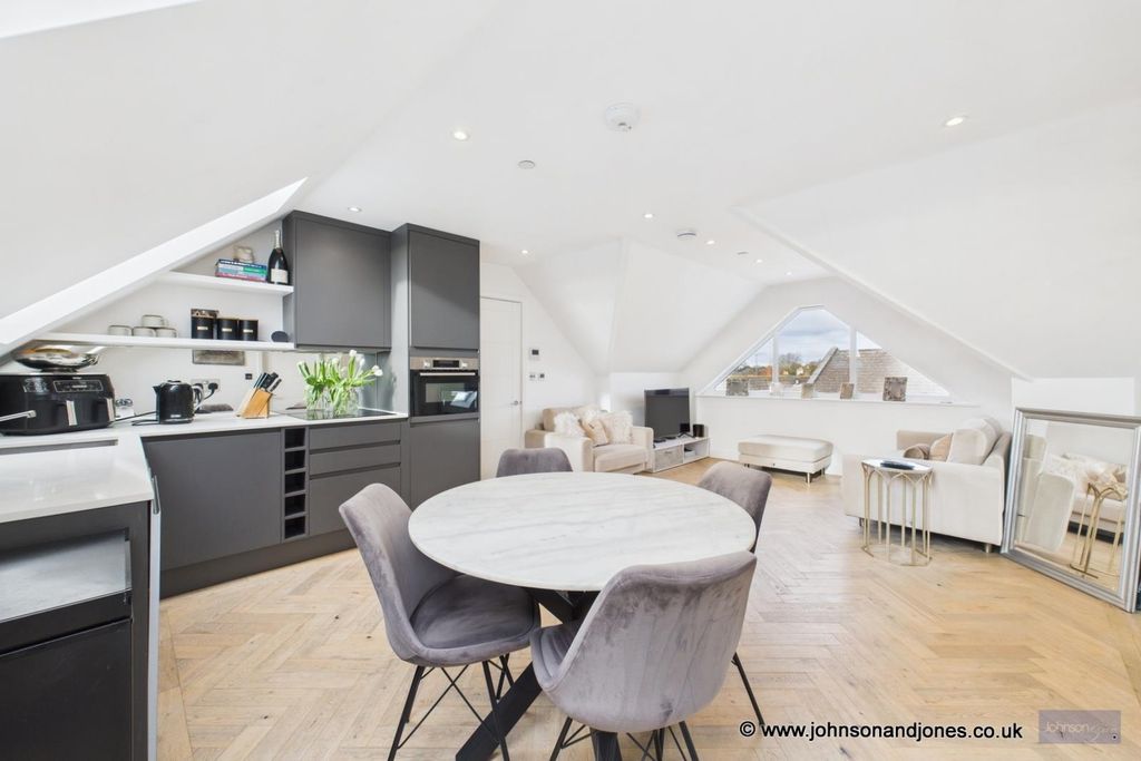 Property photo 3 of 15 3 Reception.Jpg