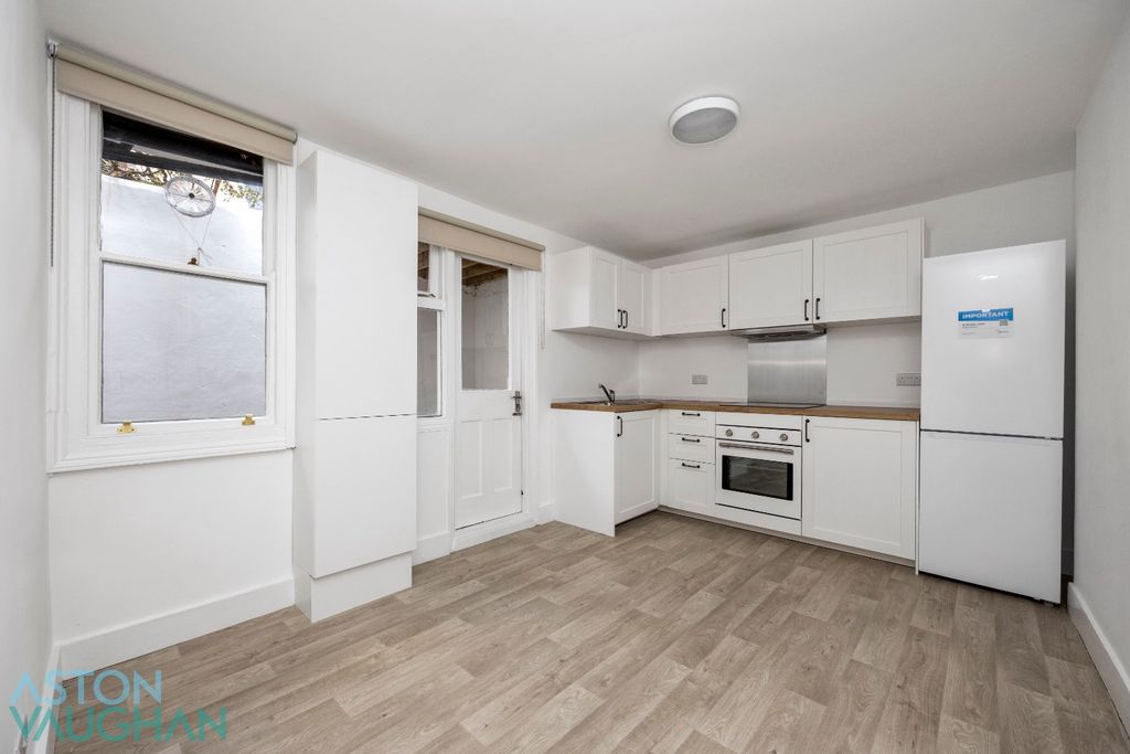 Property photo 3 of 14 5374372