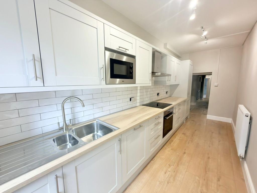 Property photo 2 of 8 Kitchen