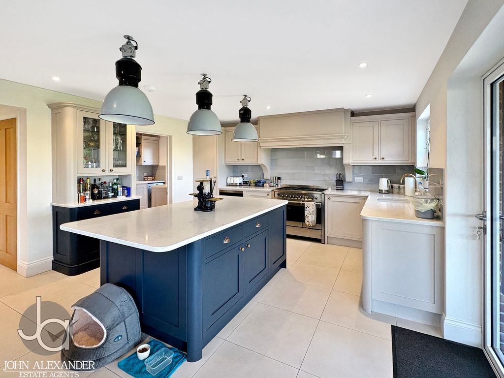 Property photo 3 of 34 20251028_102314647_0.5