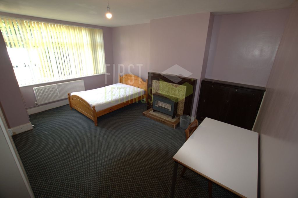 Property photo 1 of 13 Photo 4