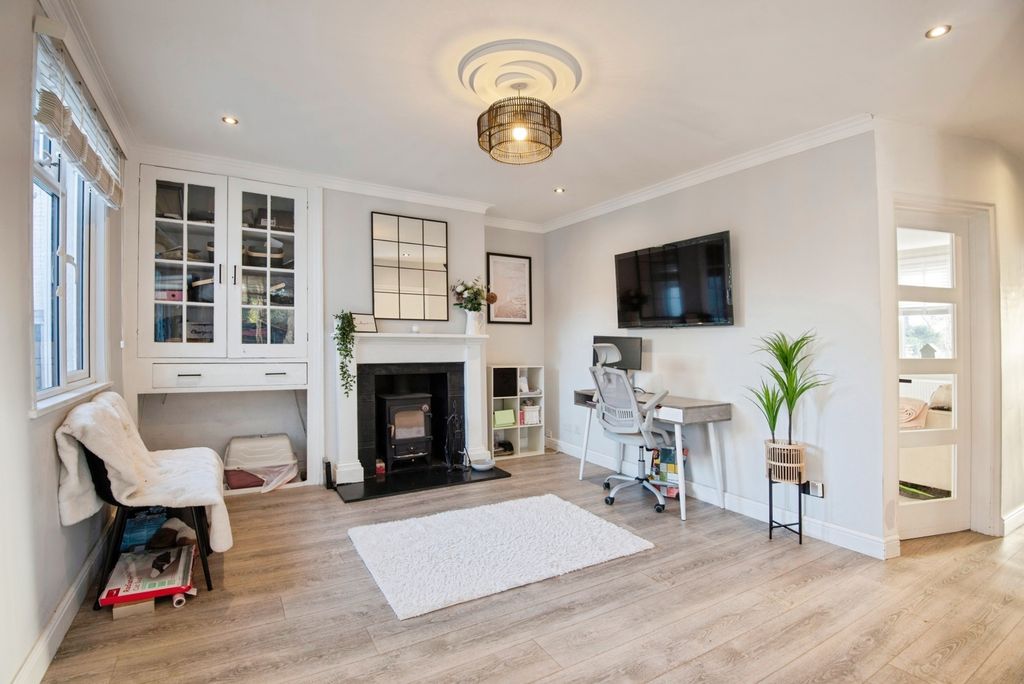 Property photo 3 of 18 Pbox-Img.Jpg