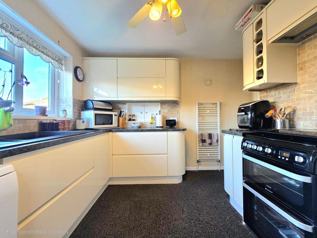 Property photo 3 of 23 Kitchen