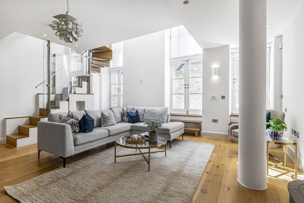 Property photo 1 of 40 6_Cavendish_Mews_...