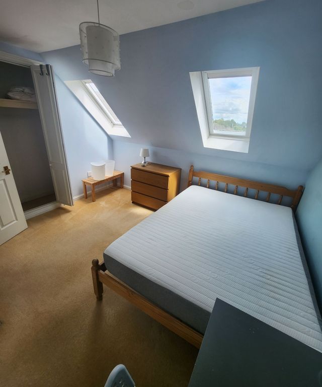 Property photo 1 of 9 Bright Attic Double Bedroom With Two Skylight Wind...