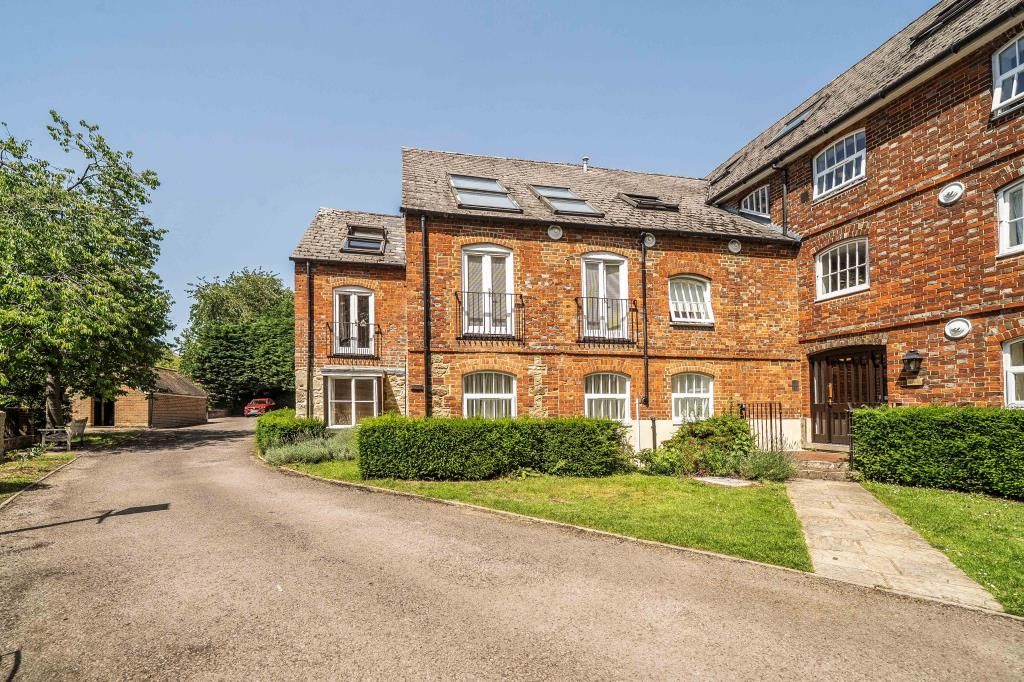 Property photo 1 of 14 Approach