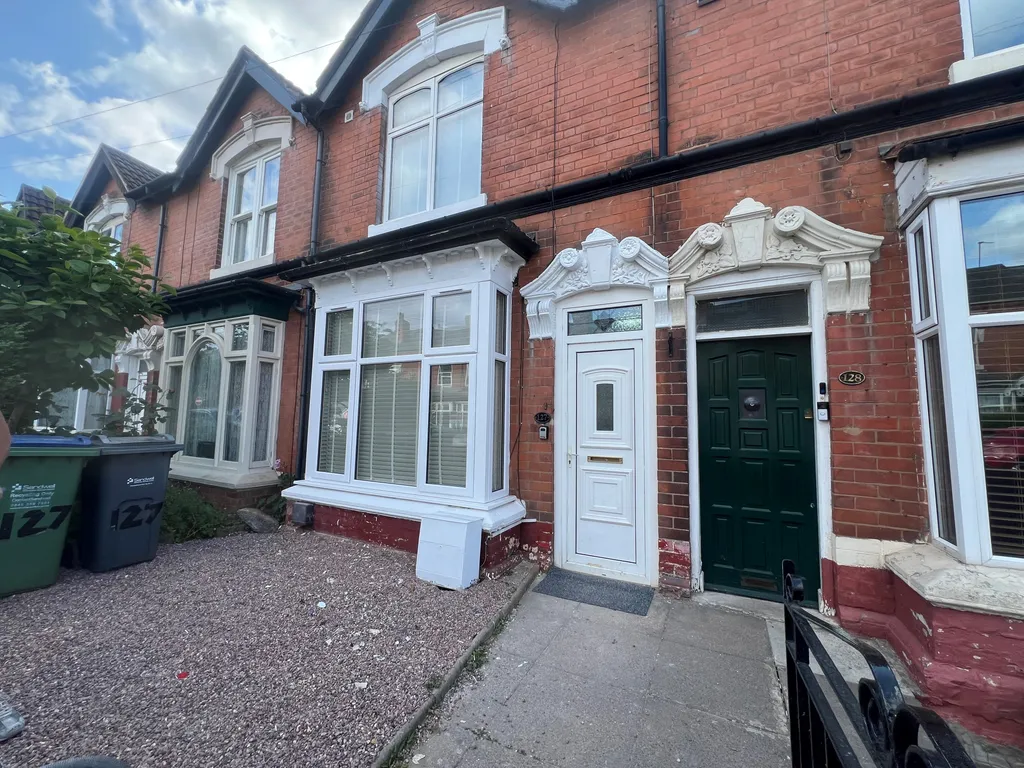 Apartment in Sandwell, West Midlands - View 3