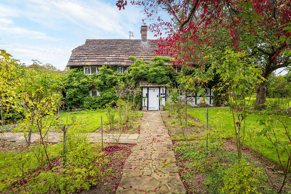 Property photo 1 of 40 House. Partnership