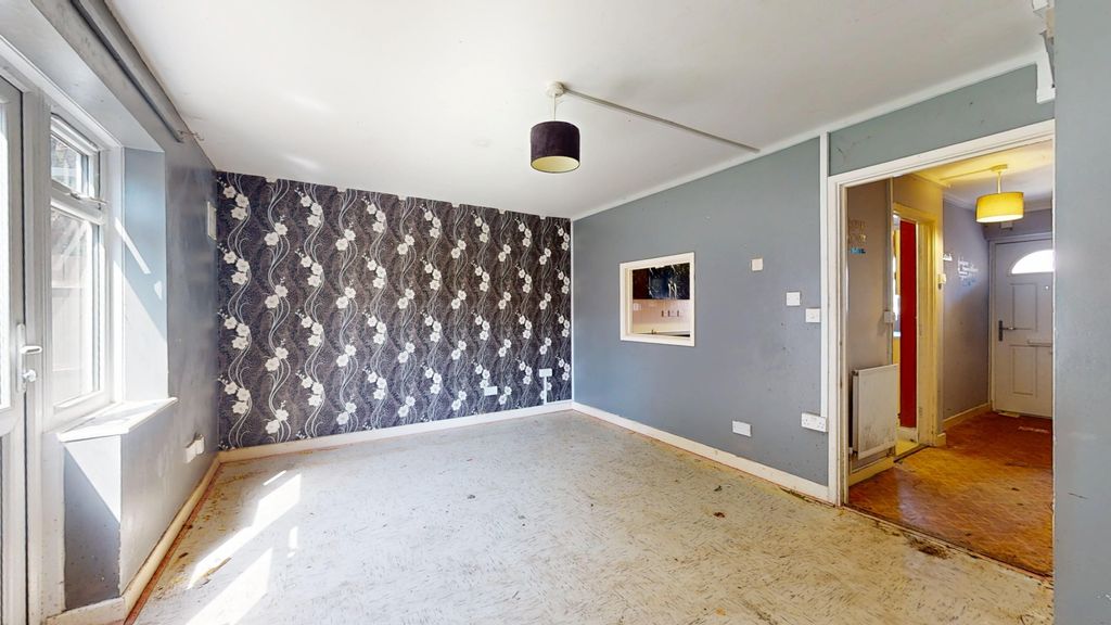 Property photo 3 of 18 5 Sydney Road, Feltham, Tw14 9Bf