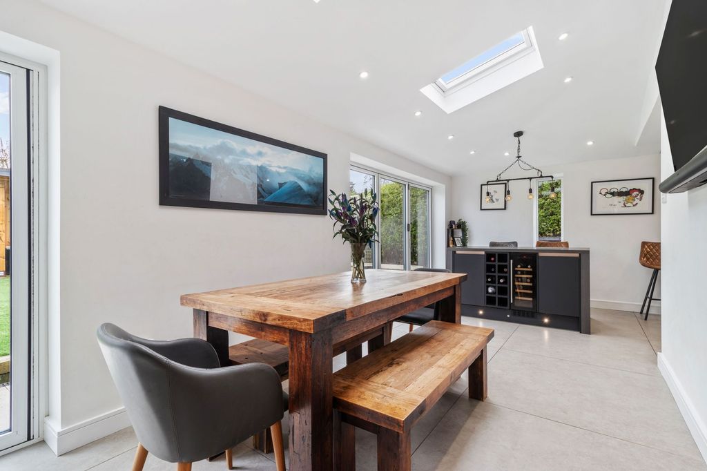 Property photo 2 of 27