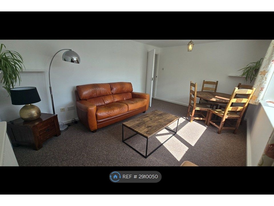 Property photo 3 of 12 Living Room