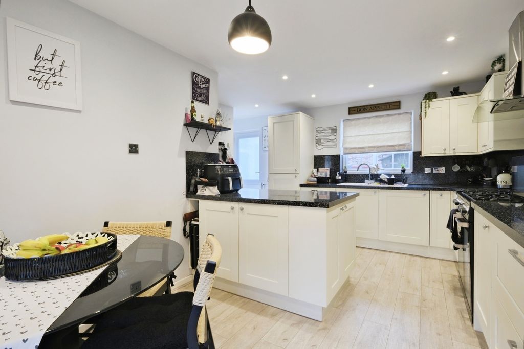 Property photo 2 of 19 Pbox-Img.Jpg