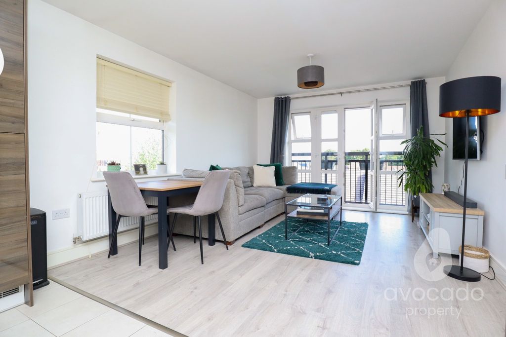 Property photo 3 of 8 4243058