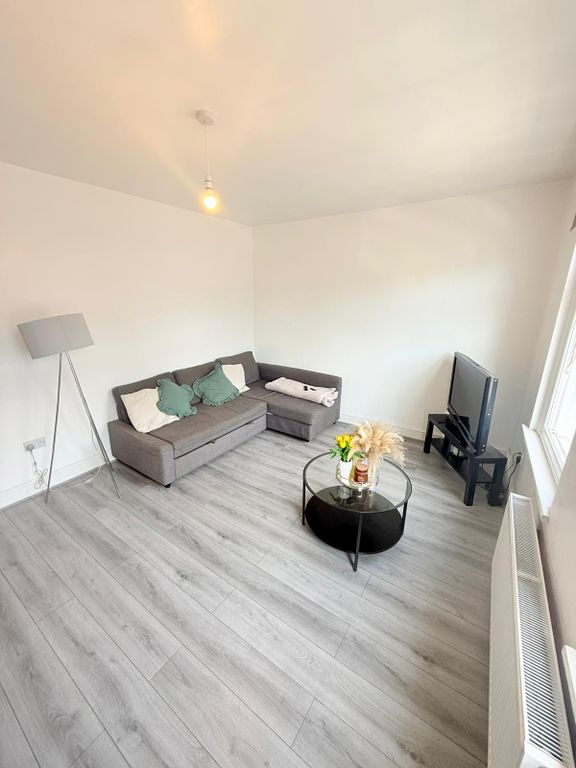 Property photo 1 of 23 Spacious Four-Bedroom House With Private Garden | Seven Sisters, N15