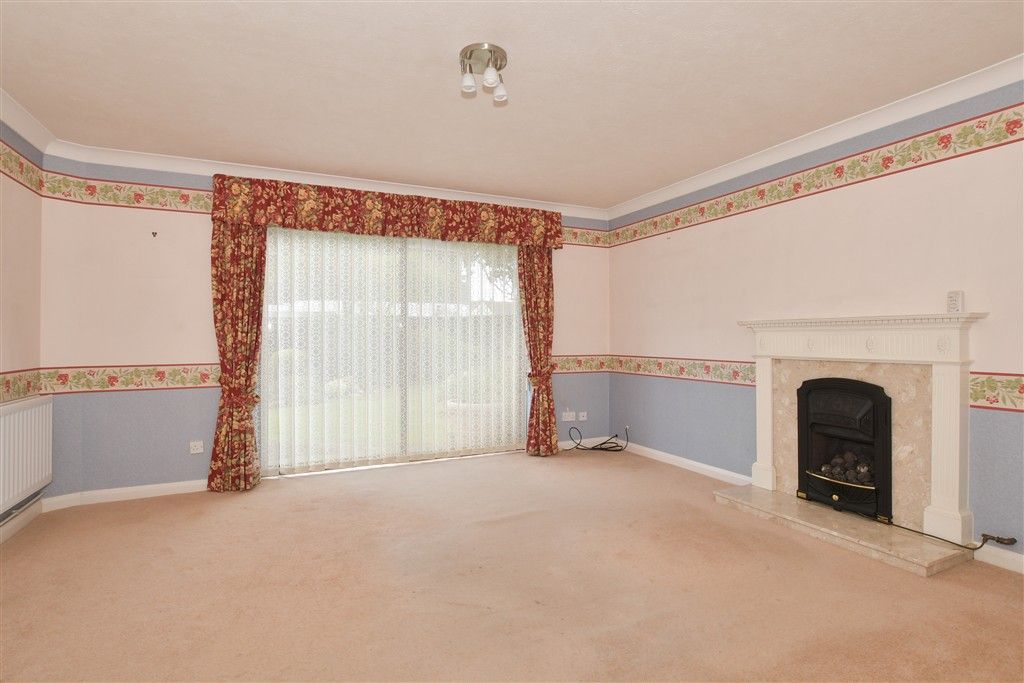 Property photo 1 of 12 Lounge