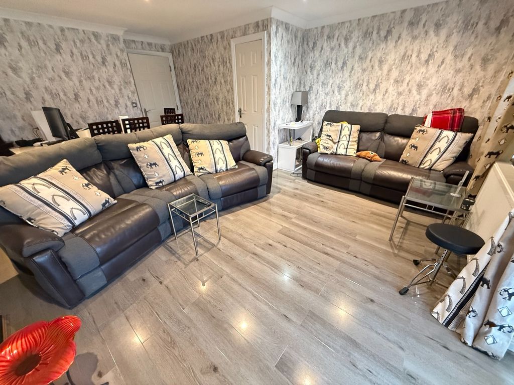 Property photo 2 of 12 5348293