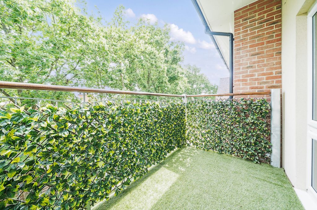 Property photo 1 of 21 Balcony