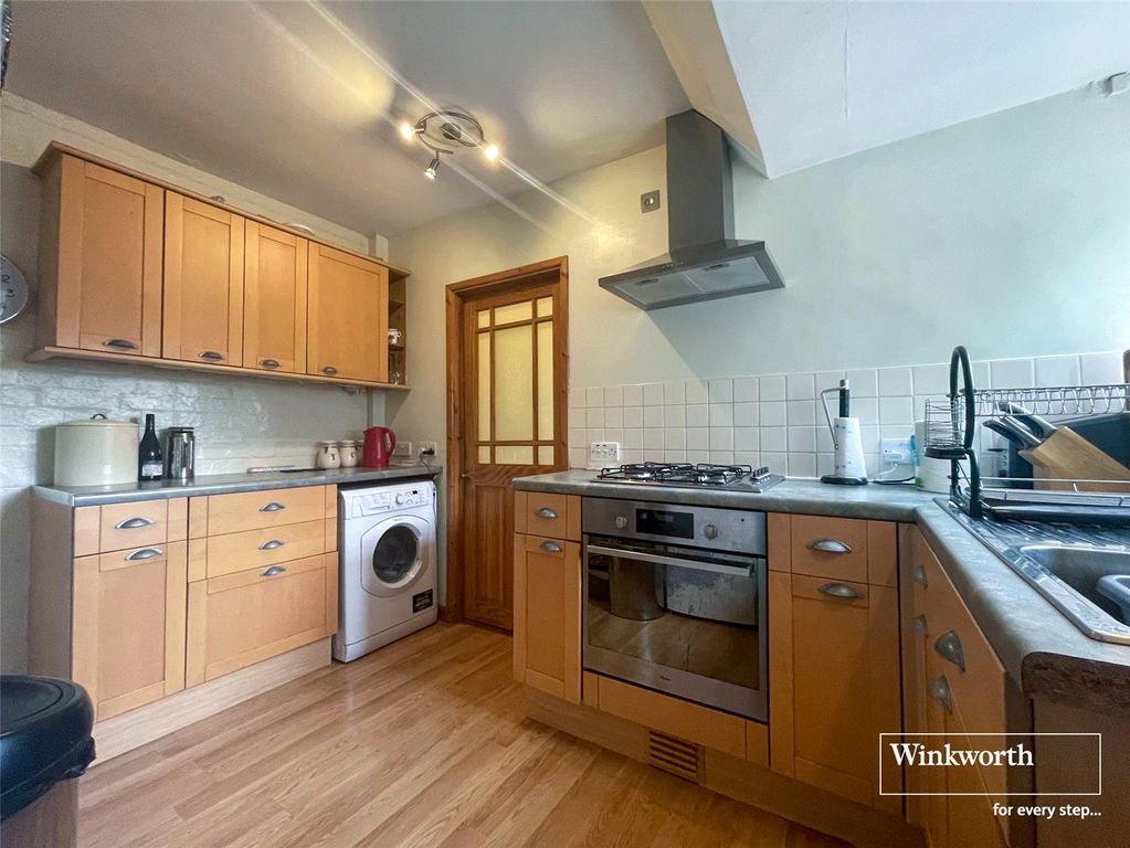 Property photo 2 of 11 Kitchen