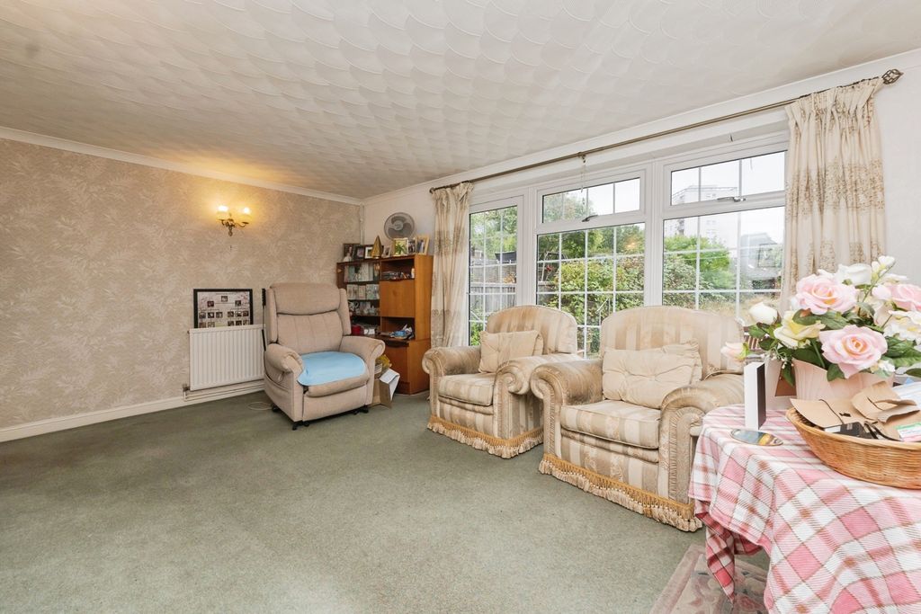 Property photo 3 of 17 Photo