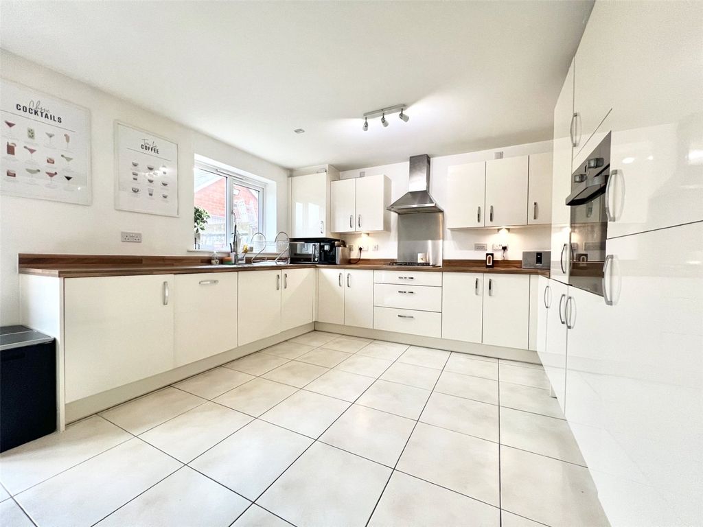 Property photo 2 of 23 Picture No. 21