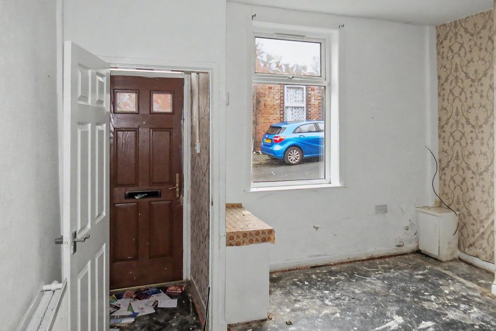 Property photo 2 of 15 6 Whitehead Street, Blackburn, Lancashire, Bb2 1Ht